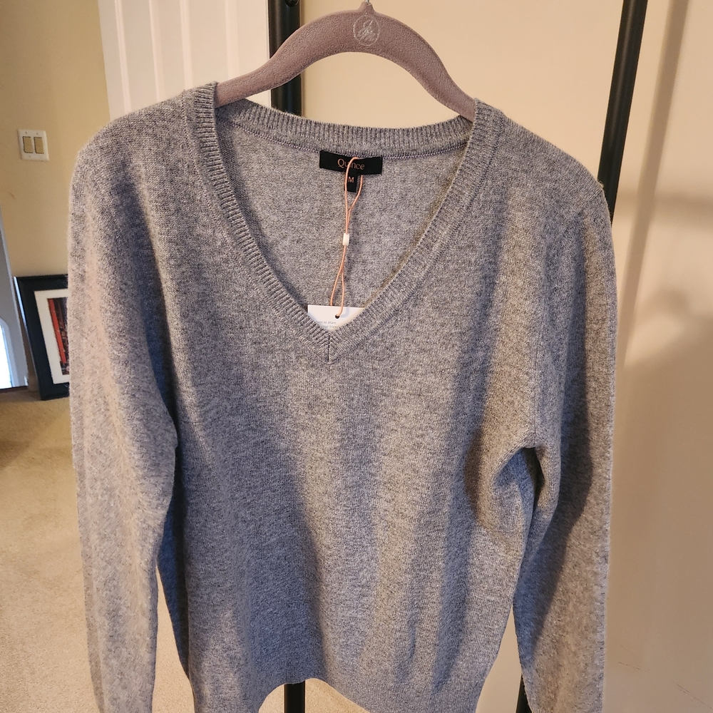 Quince Classic Gray V-Neck Sweater
